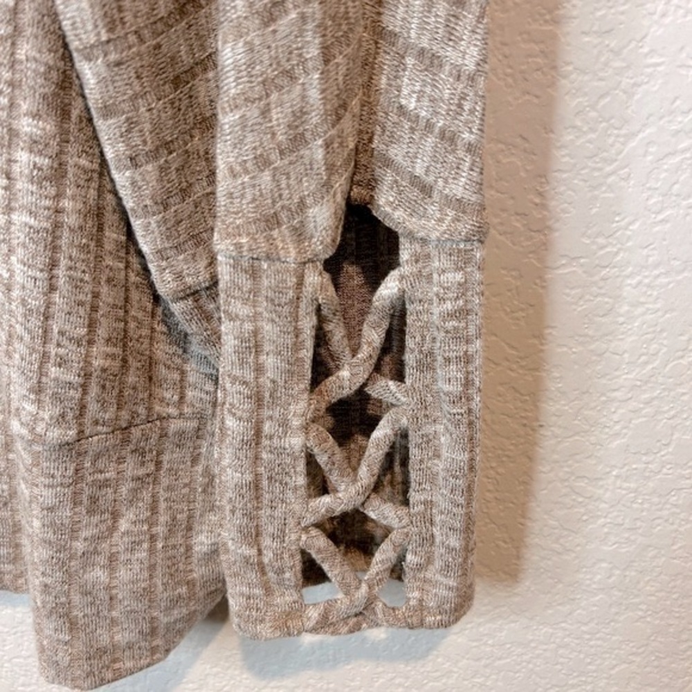 B11.04 AGB WOMAN Ribbed lightweight, open crisscross cuffs ruching hips Sweater - Picture 3 of 5